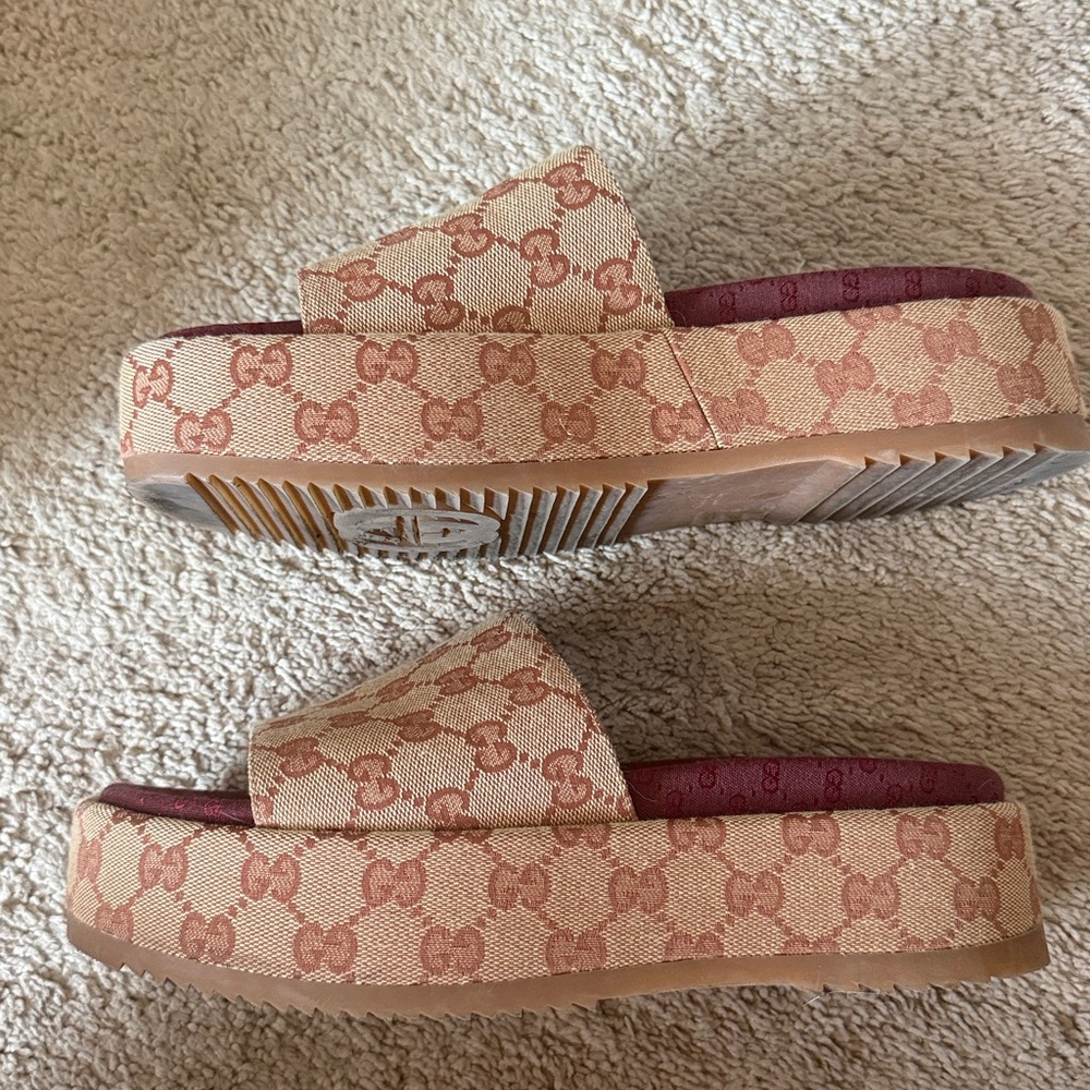 Gucci Beige and Burgundy Sandals - Picture 4 of 11
